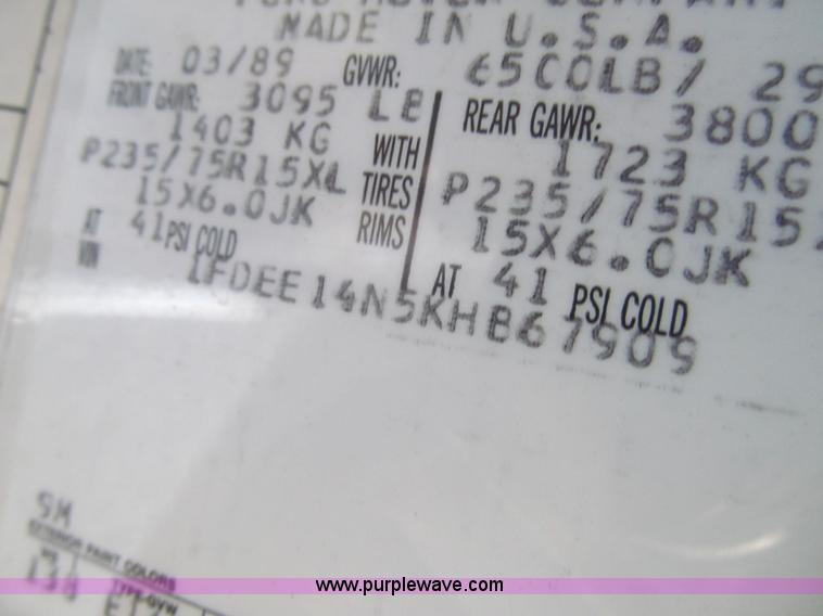 image for item G9596 1989 Ford Econoline E150 van