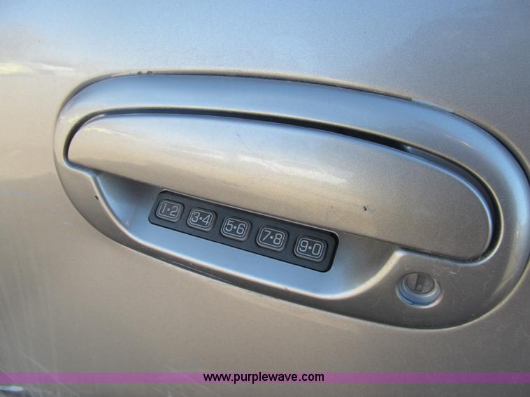 image for item G9598 2001 Ford Expedition XLT SUV