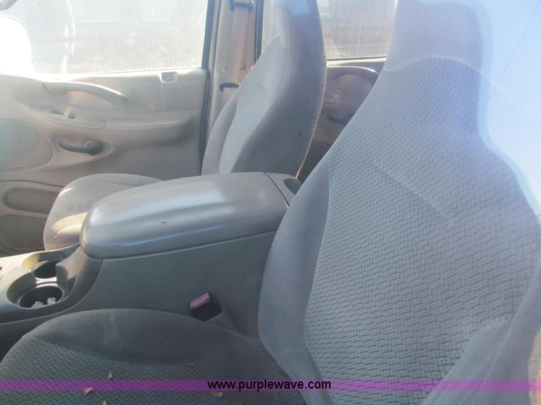 image for item G9598 2001 Ford Expedition XLT SUV