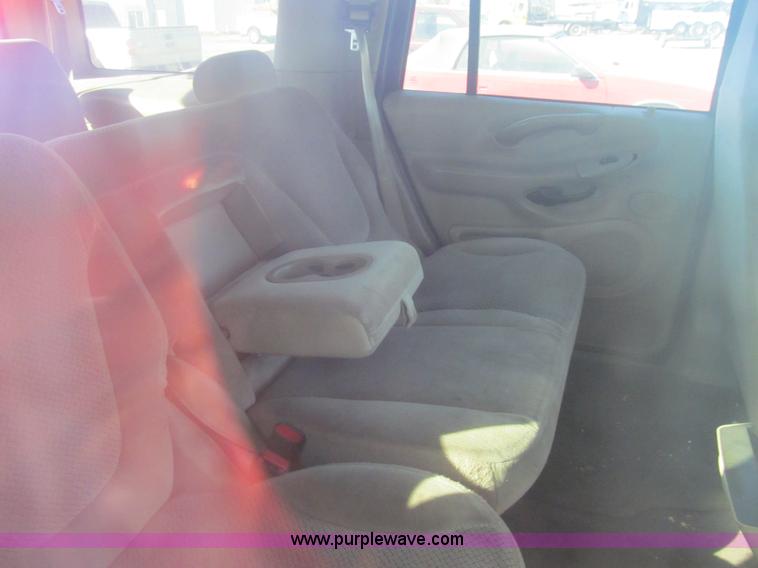 image for item G9598 2001 Ford Expedition XLT SUV