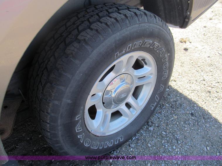 image for item G9598 2001 Ford Expedition XLT SUV