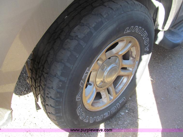 image for item G9598 2001 Ford Expedition XLT SUV