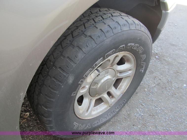 image for item G9598 2001 Ford Expedition XLT SUV