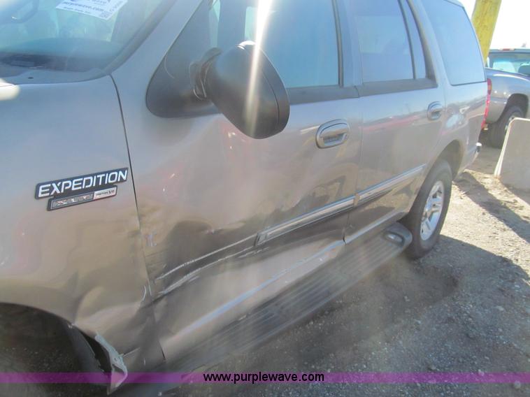 image for item G9598 2001 Ford Expedition XLT SUV