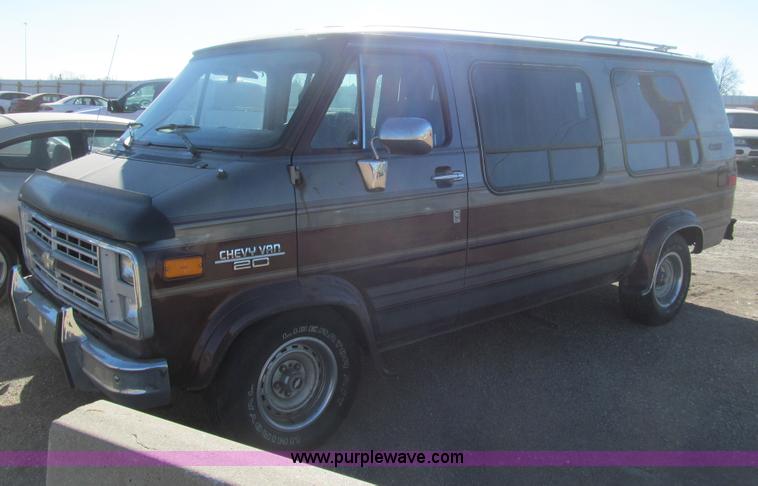 image for item G9599 1988 Chevrolet G20 van