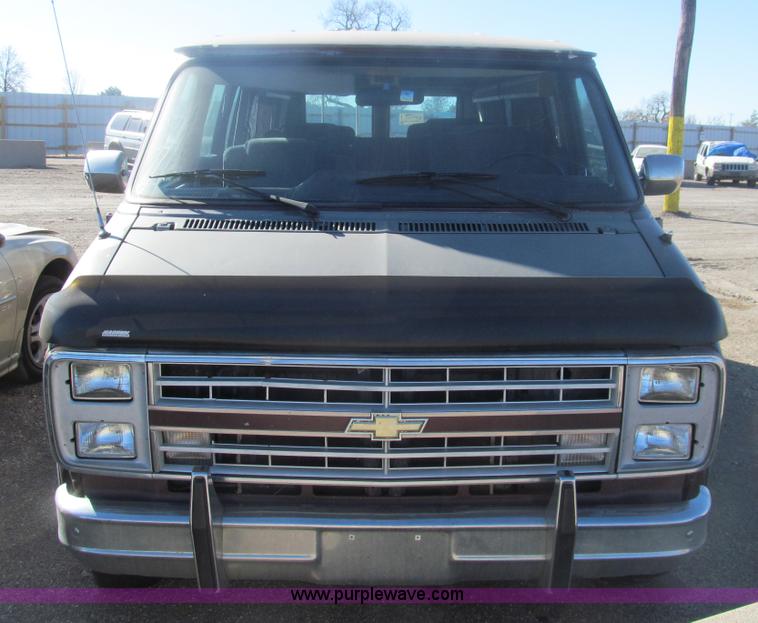 image for item G9599 1988 Chevrolet G20 van