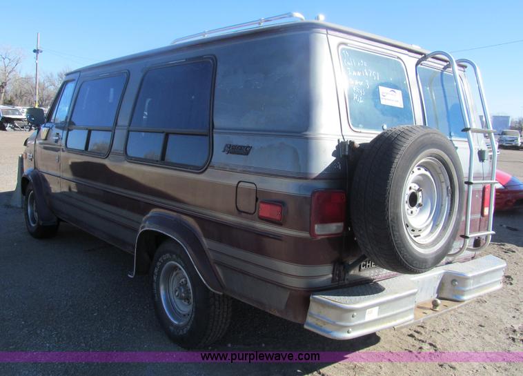 image for item G9599 1988 Chevrolet G20 van