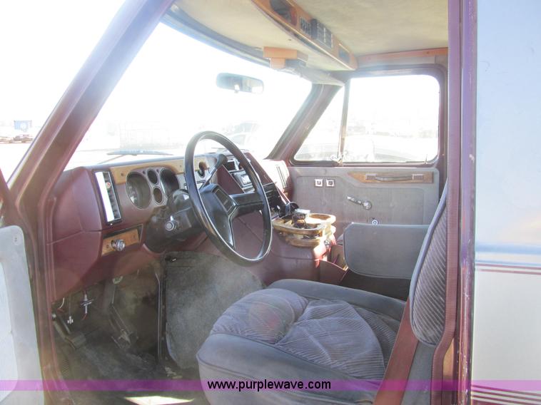 image for item G9599 1988 Chevrolet G20 van