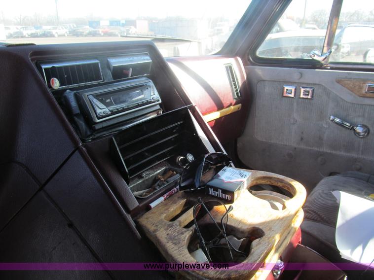 image for item G9599 1988 Chevrolet G20 van
