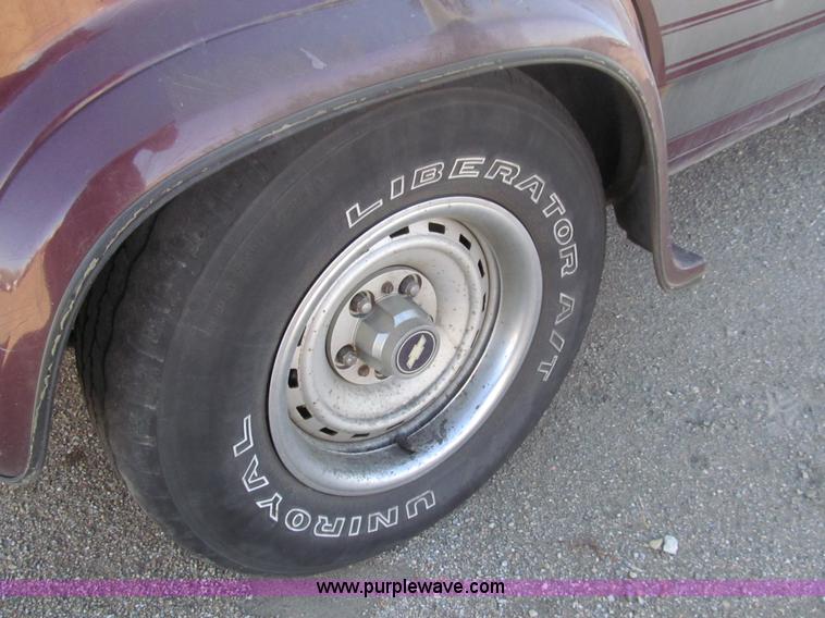 image for item G9599 1988 Chevrolet G20 van