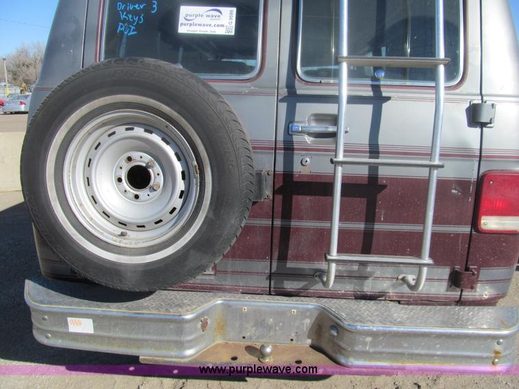 image for item G9599 1988 Chevrolet G20 van