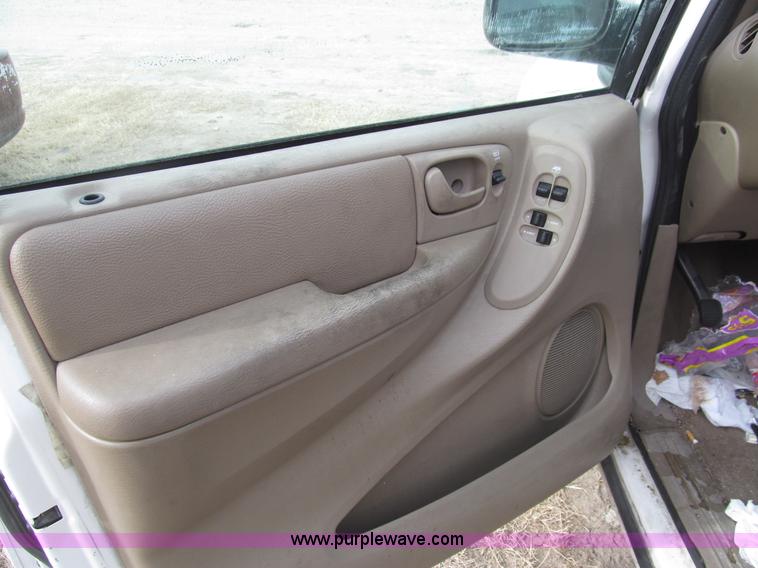 image for item G9612 2002 Dodge Grand Caravan Sport van