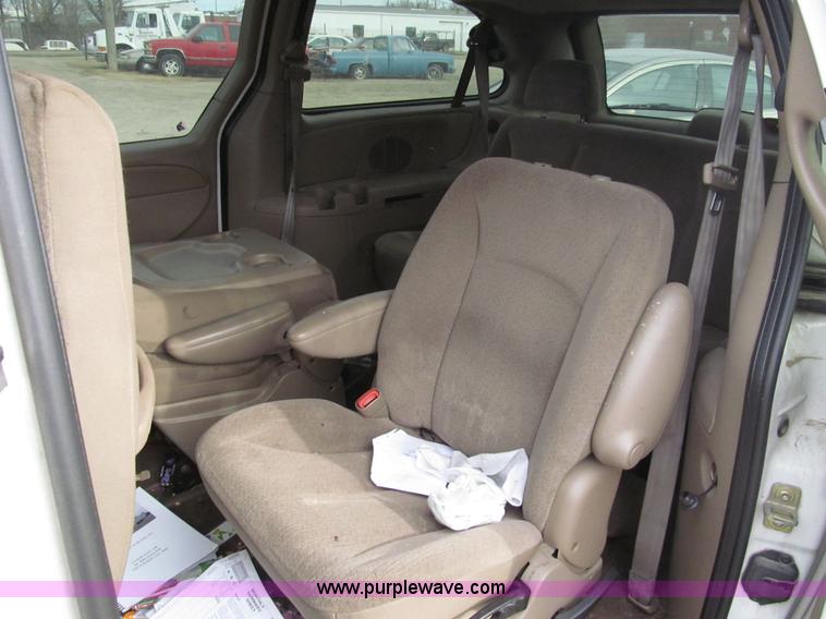 image for item G9612 2002 Dodge Grand Caravan Sport van