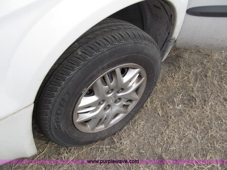 image for item G9612 2002 Dodge Grand Caravan Sport van