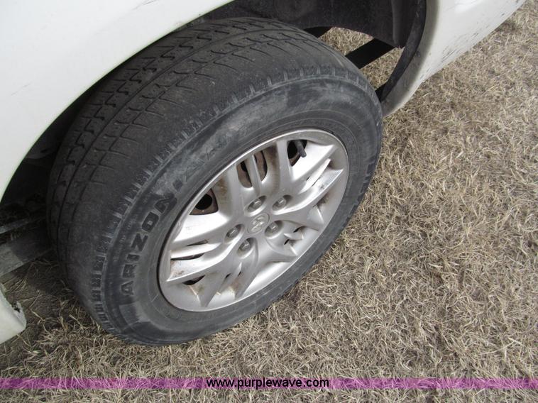 image for item G9612 2002 Dodge Grand Caravan Sport van