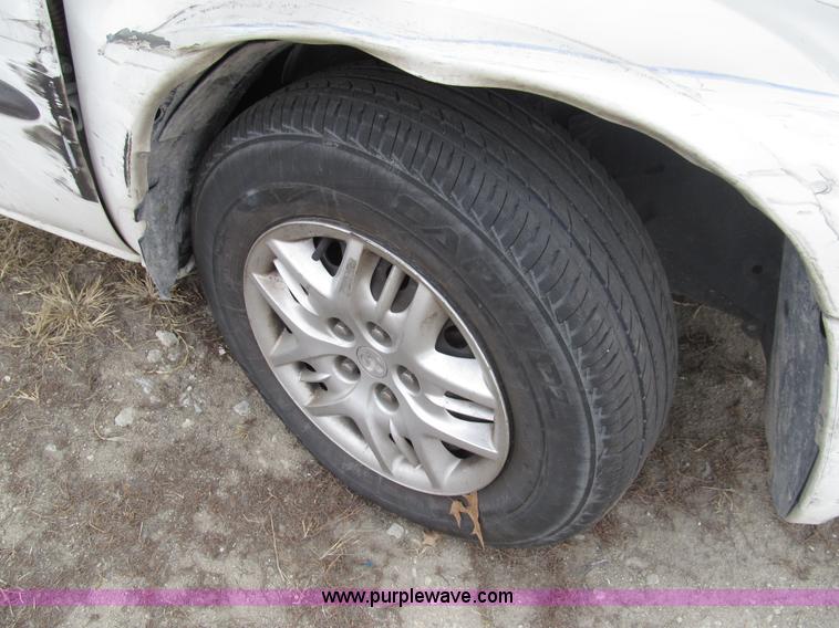 image for item G9612 2002 Dodge Grand Caravan Sport van