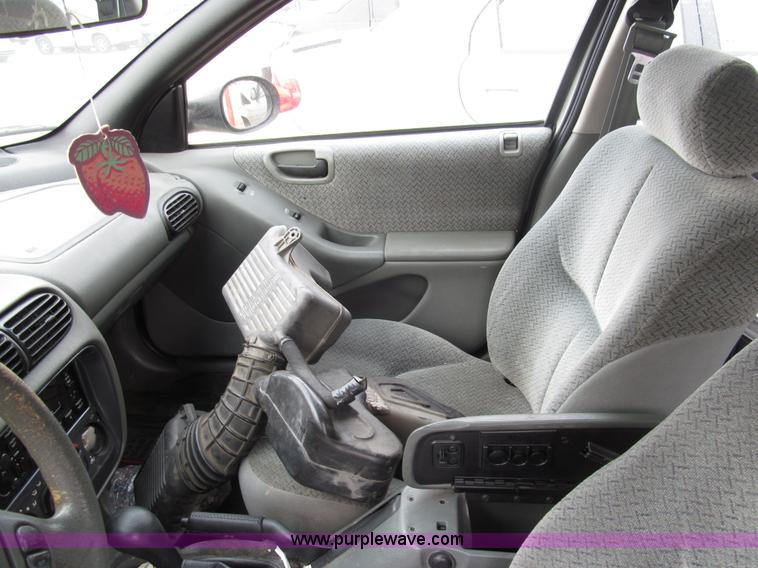 image for item G9613 2000 Dodge Stratus SE