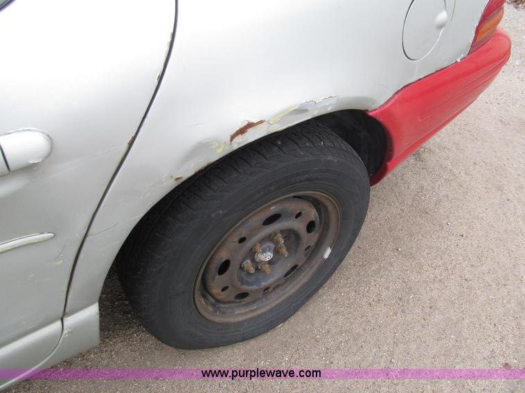 image for item G9613 2000 Dodge Stratus SE