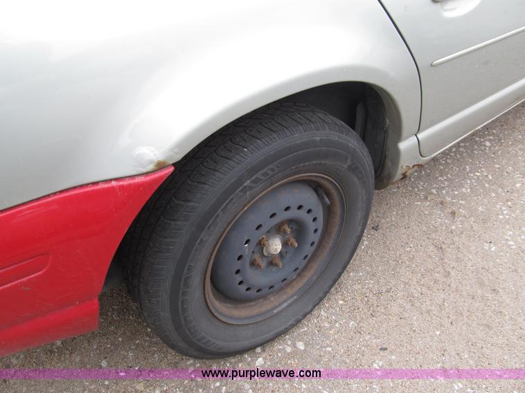 image for item G9613 2000 Dodge Stratus SE