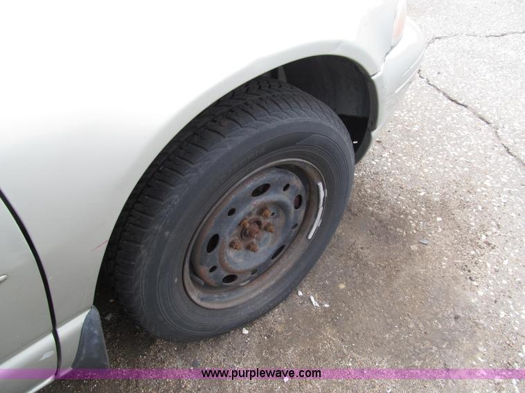 image for item G9613 2000 Dodge Stratus SE