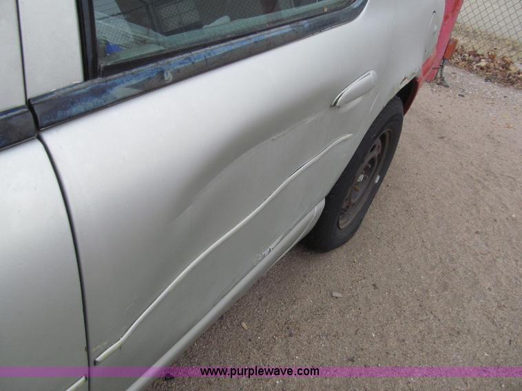 image for item G9613 2000 Dodge Stratus SE