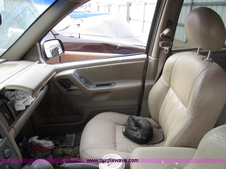 image for item G9614 2001 Jeep Grand Cherokee Laredo SUV