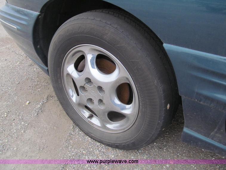 image for item G9620 1996 Pontiac Bonneville SE