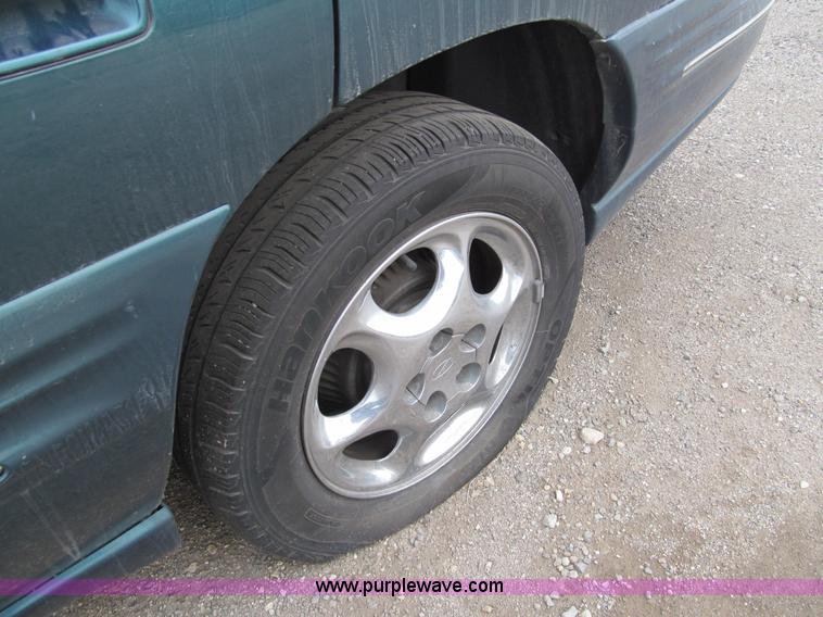 image for item G9620 1996 Pontiac Bonneville SE