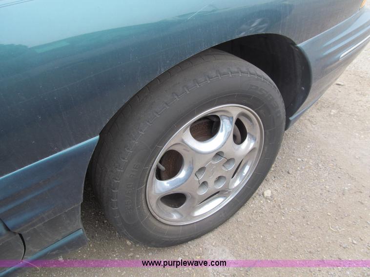 image for item G9620 1996 Pontiac Bonneville SE