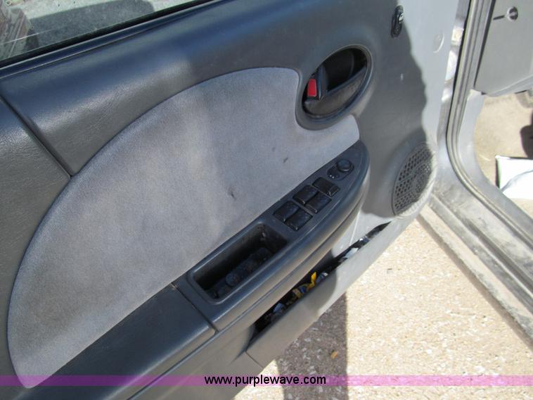 image for item G9648 2005 Saturn Ion Sedan 3