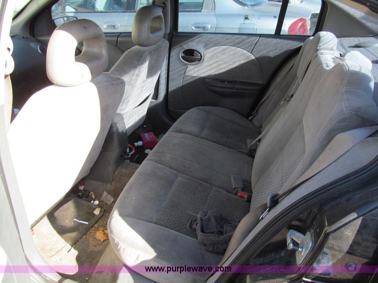 image for item G9648 2005 Saturn Ion Sedan 3