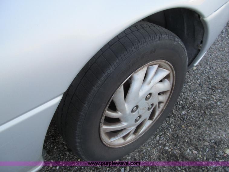 image for item G9651 1998 Ford Escort SE