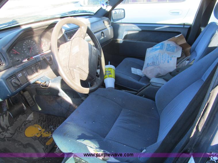 image for item G9652 1993 Volvo 940