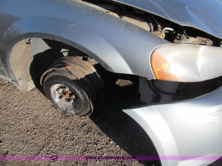 image for item G9653 2006 Dodge Stratus SXT