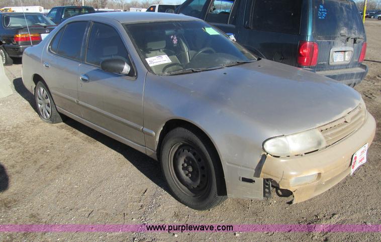 image for item G9656 1997 Nissan Altima