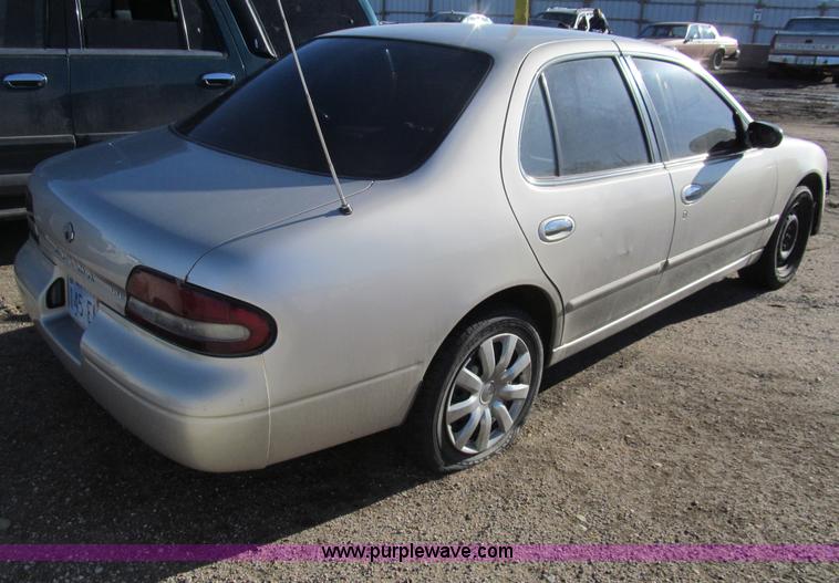image for item G9656 1997 Nissan Altima