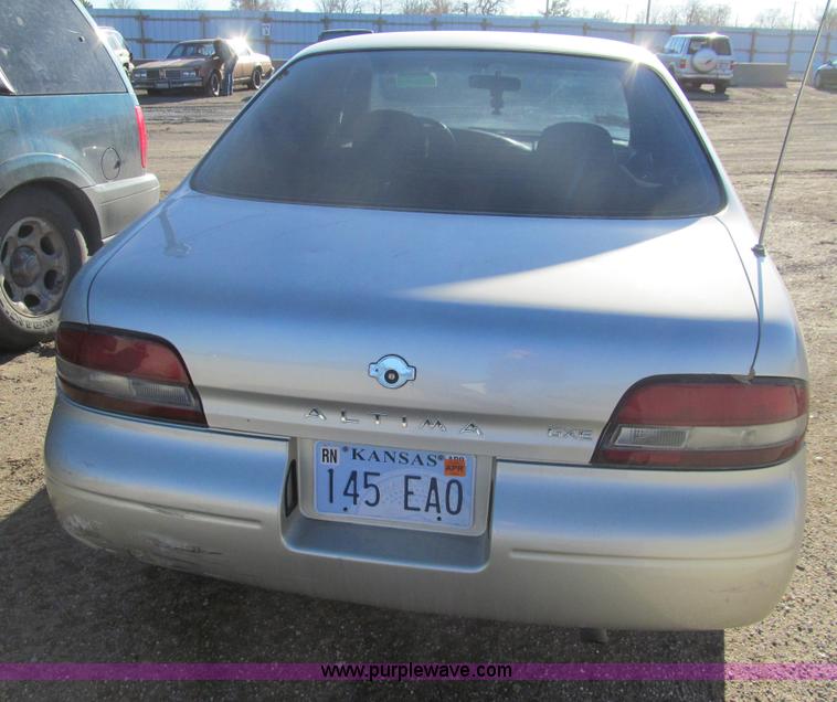 image for item G9656 1997 Nissan Altima