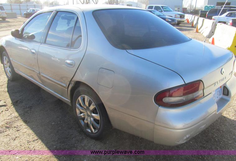 image for item G9656 1997 Nissan Altima