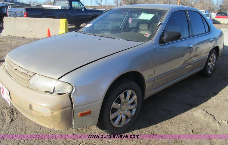 image for item G9656 1997 Nissan Altima