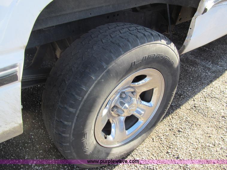 image for item G9659 1997 Dodge Ram 1500 pickup truck