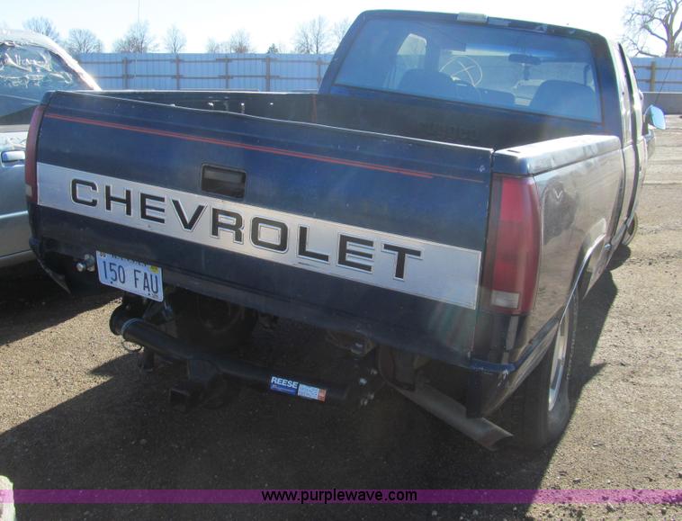 image for item G9660 1993 Chevrolet 1500 pickup truck