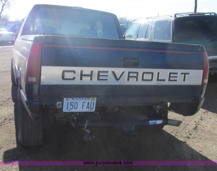 image for item G9660 1993 Chevrolet 1500 pickup truck