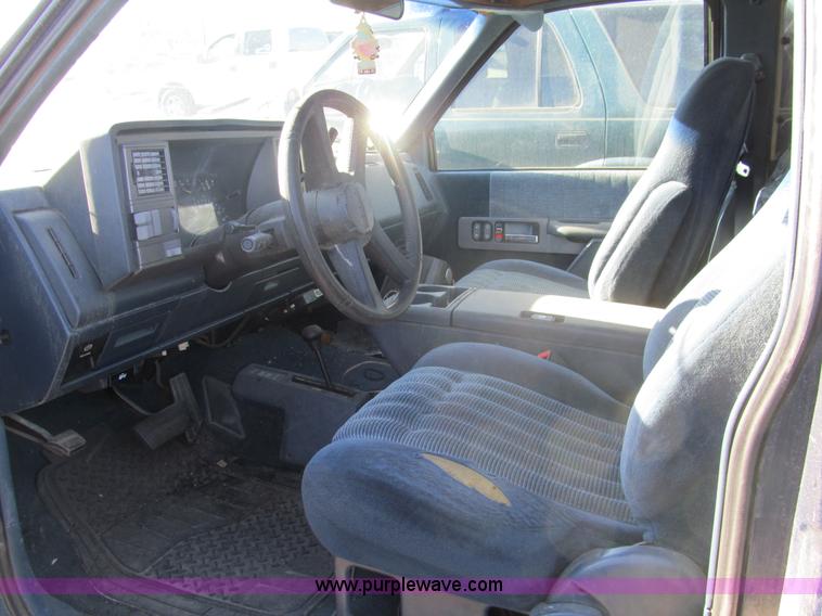 image for item G9660 1993 Chevrolet 1500 pickup truck
