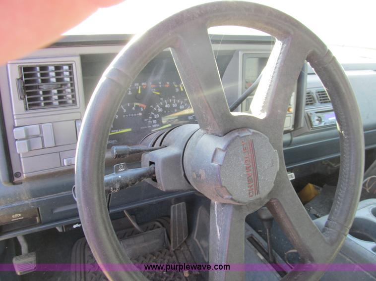 image for item G9660 1993 Chevrolet 1500 pickup truck