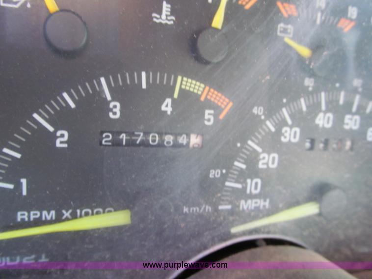 image for item G9660 1993 Chevrolet 1500 pickup truck