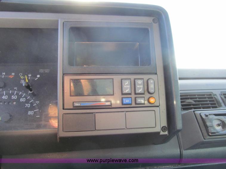 image for item G9660 1993 Chevrolet 1500 pickup truck