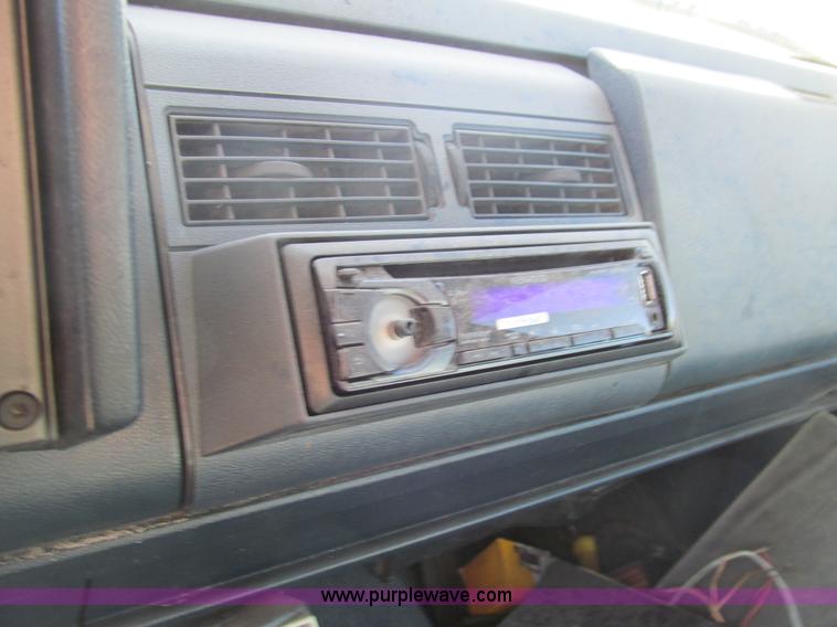 image for item G9660 1993 Chevrolet 1500 pickup truck