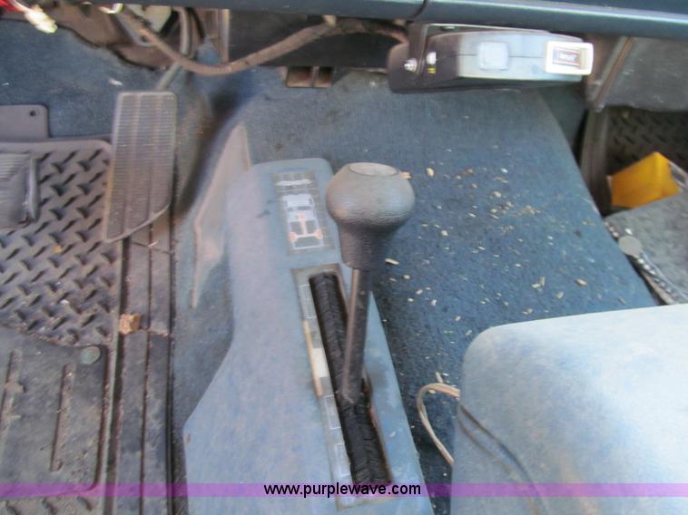 image for item G9660 1993 Chevrolet 1500 pickup truck