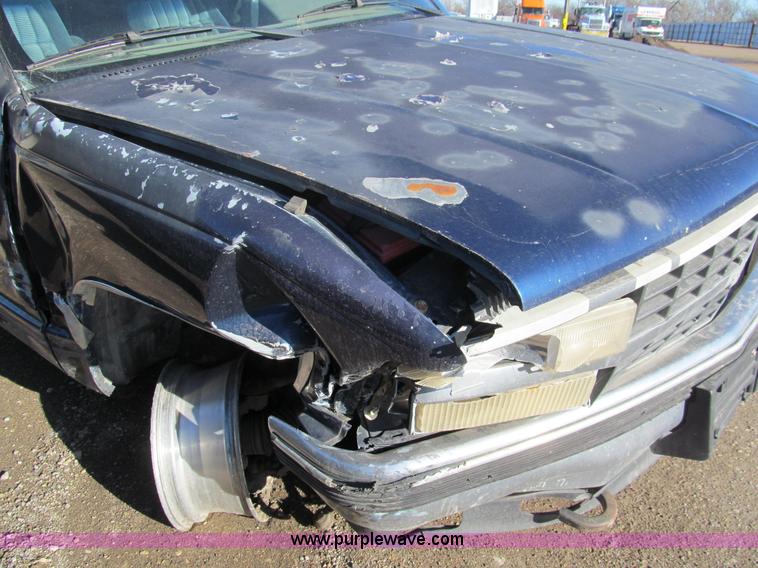 image for item G9660 1993 Chevrolet 1500 pickup truck