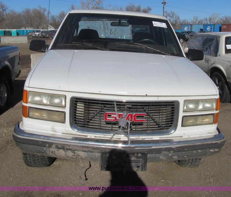 image for item G9661 1995 GMC Sierra 1500 pickup truck